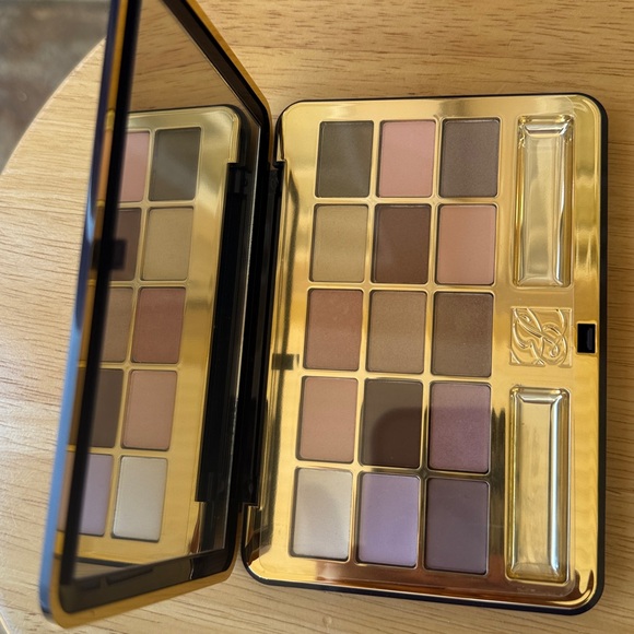Estée Lauder Deluxe Eyeshadow Palette!!🔥🔥🔥 - Picture 5 of 16